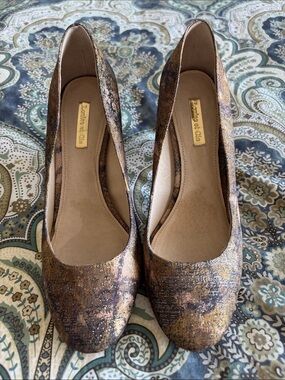 Louise et Cie Metallic Bronze Floral Pumps size 8W/38